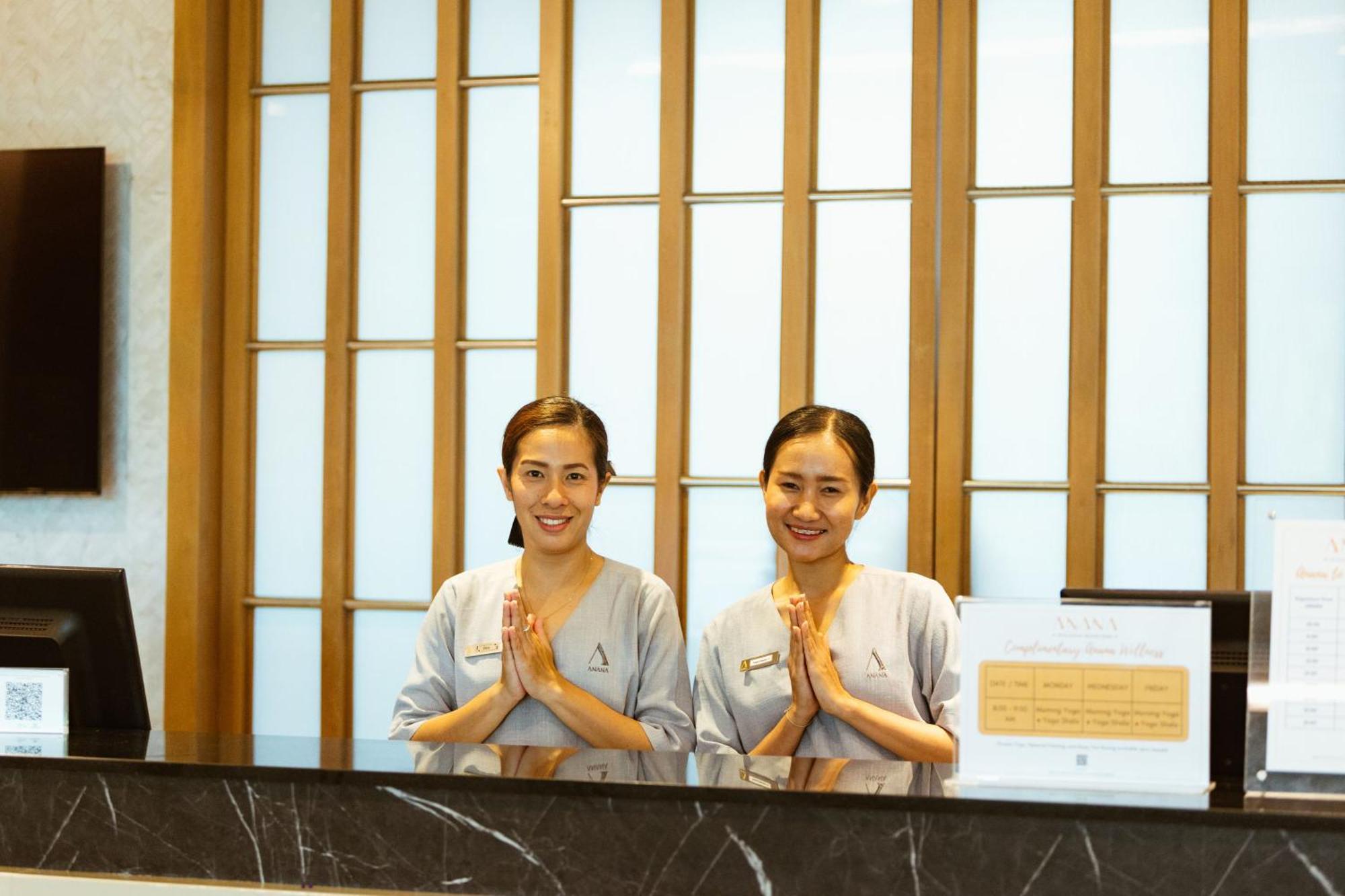 Anana Ecological Resort Krabi - Sha Extra Plus Ao Nang Bagian luar foto Thai women greeting with the wai